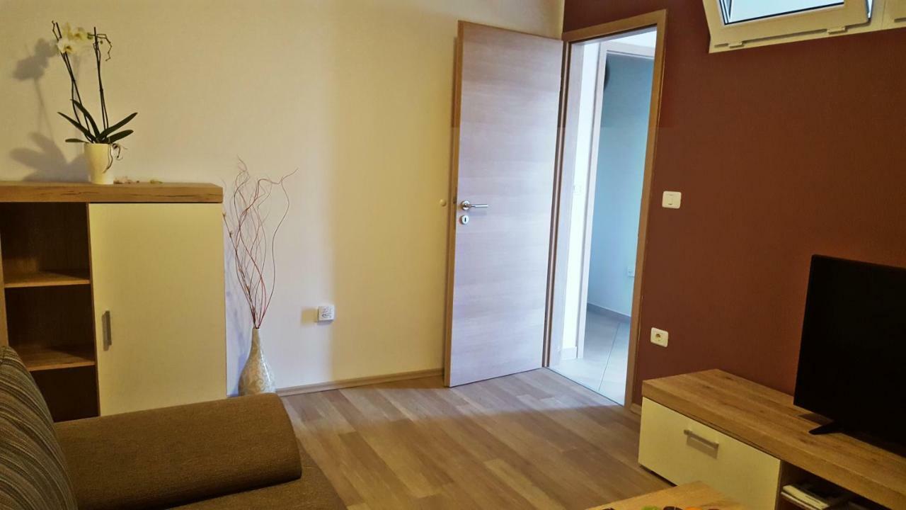 Apartment Tara Pula Exterior photo